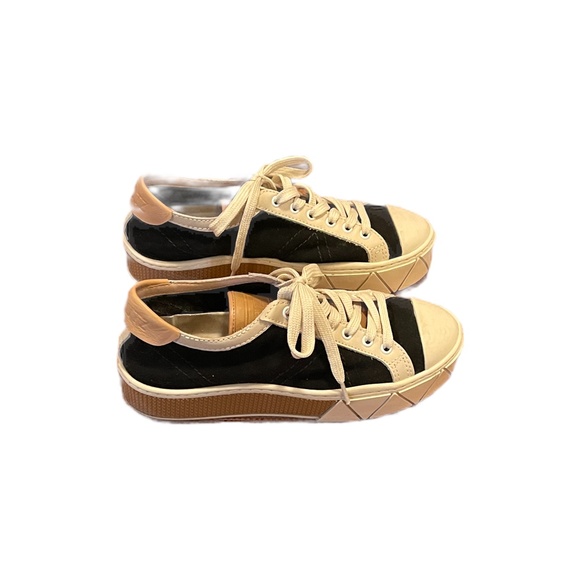 gizella platform sneaker